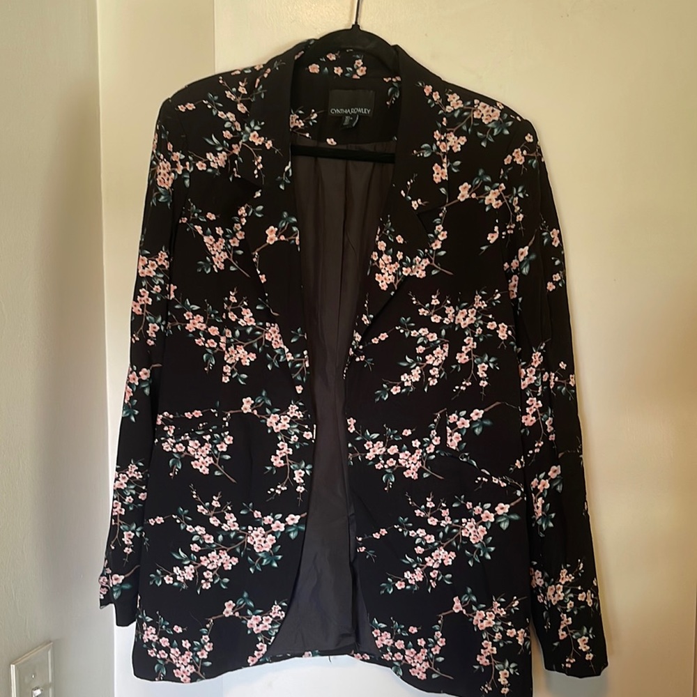 Beautiful women’s blazer- size Large- Cynthia Rowley